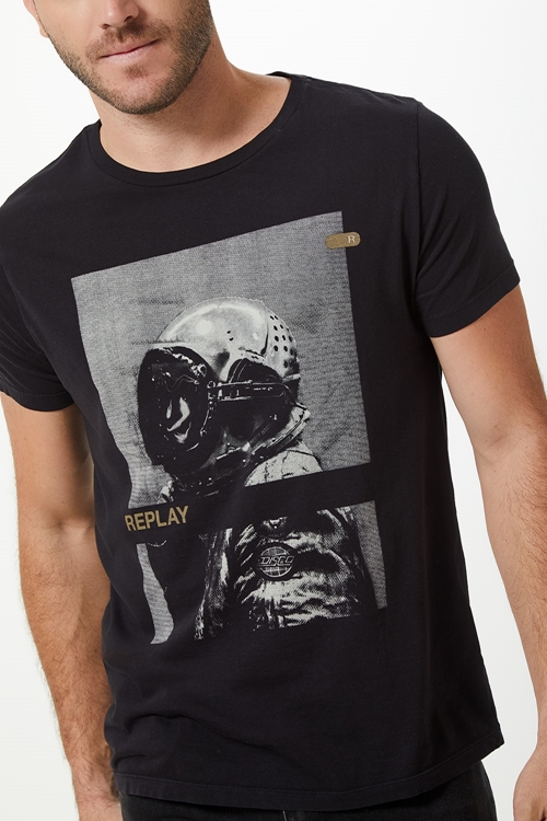 T-SHIRT MASCULINA M/C GOLA CARECA