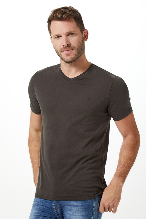 T-SHIRT MASCULINA GOLA V